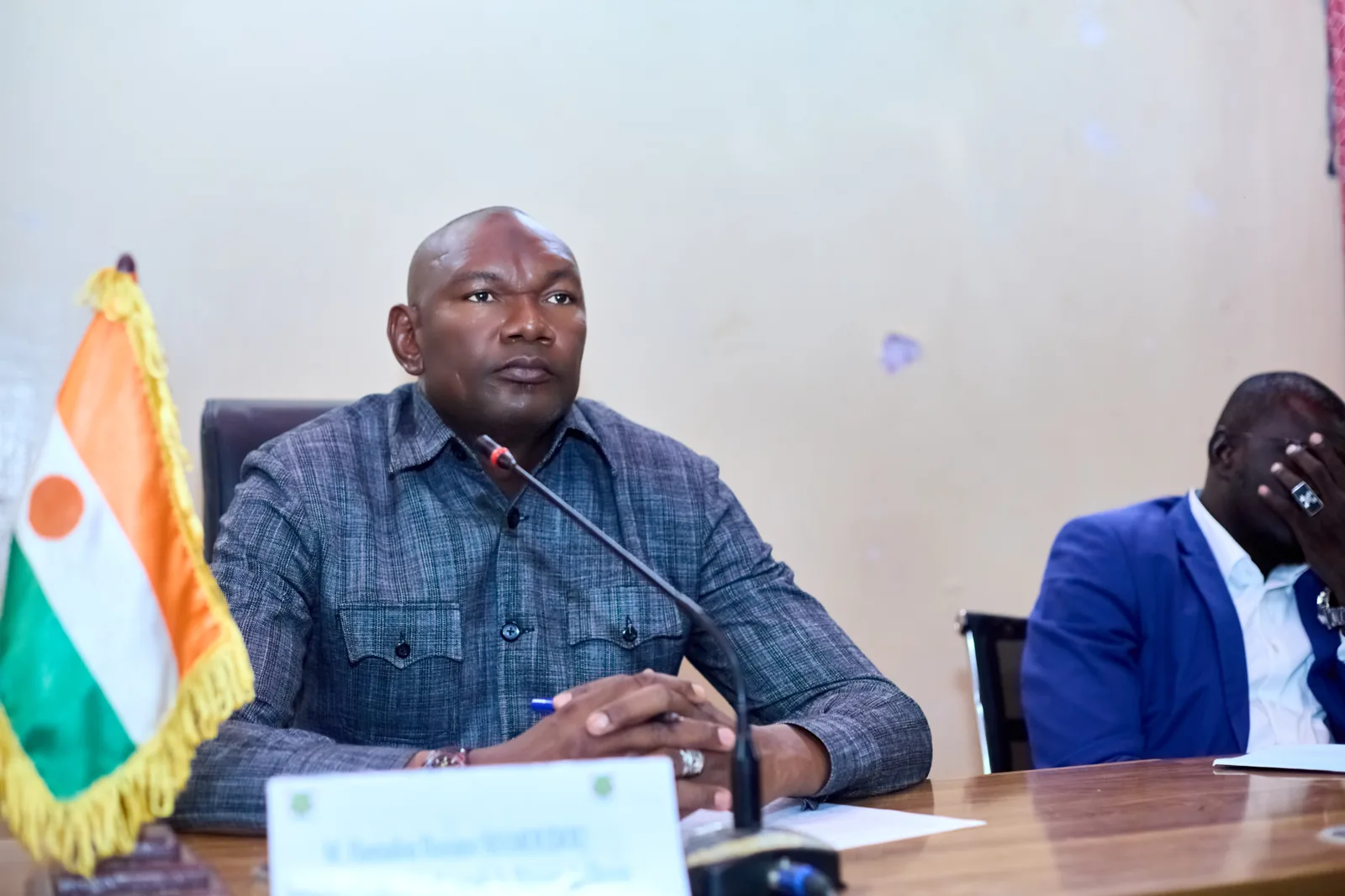 Table officielle du panel sur l'intelligence artificielle et l'employabilité des jeunes au Gouvernorat de Dosso, au Niger.